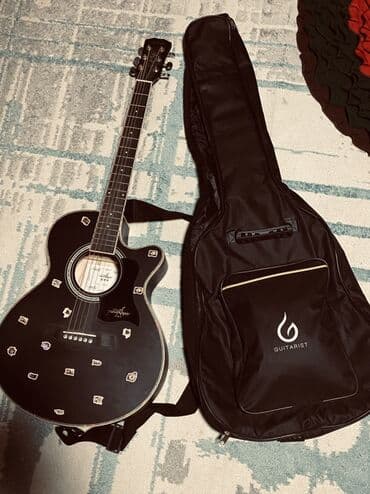 Аккордеоны: Акустическая гитара с вырезом (cutaway), черного цвета. Особенности — 2