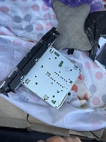 телфо: Б/у, Нестандартный, Без системы, Без оперативной памяти ГБ ОЗУ, Без встроенной памяти Гб ПЗУ — 3