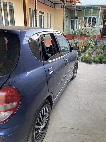 Унаа: Daihatsu Sirion: 2002 г., 1.3 л, Кол менен иштөөчү, Бензин, Хетчбек — 3