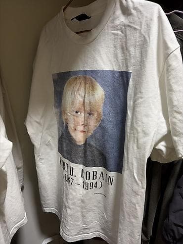 broken planet: Футболка с принтом «Kurt D. Cobain (1967–1994)». Материал: плотный — 1