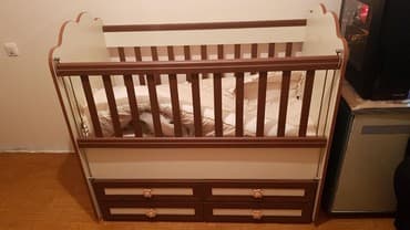 Детская кровать,чисто деревянная,функция качалки,опускаются борта,есть at lalafo.kg Детская кровать,чисто деревянная,функция качалки,опускаются борта,есть