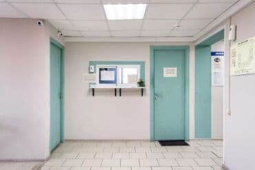 найти работу с проживанием: Вакансии на складах (вахтовый метод) Открыты позиции: - Комплектовщик — 2