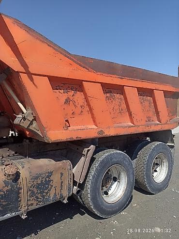 авто химии: Самосвал КамАЗ 6x4, оранжевый Основные характеристики: - Колёсная — 8