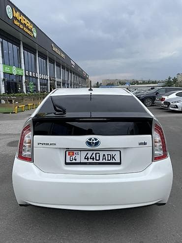 e2 byd: Toyota Prius: 2012 г., Гибрид, Хэтчбэк — 4