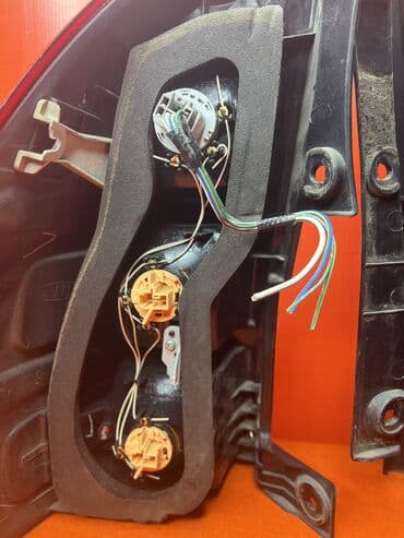 купить лексус lx 470 в бишкеке: Комплект стоп-сигналов Lexus Б/у, Оригинал — 4