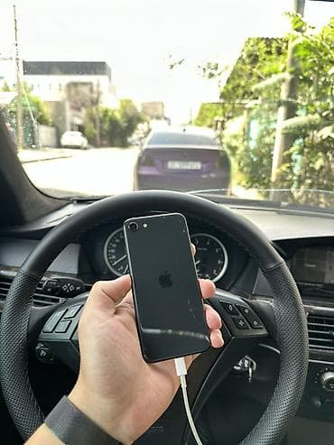 IPhone SE 2020, Б/у, 128 ГБ, Черный, Кабель