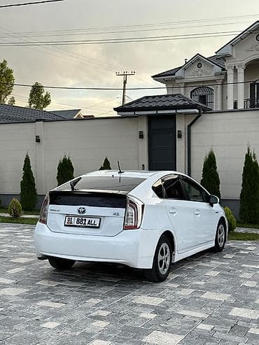 Транспорт: Toyota Prius: 2015 г., 1.8 л, Вариатор, Гибрид, Хэтчбэк — 4