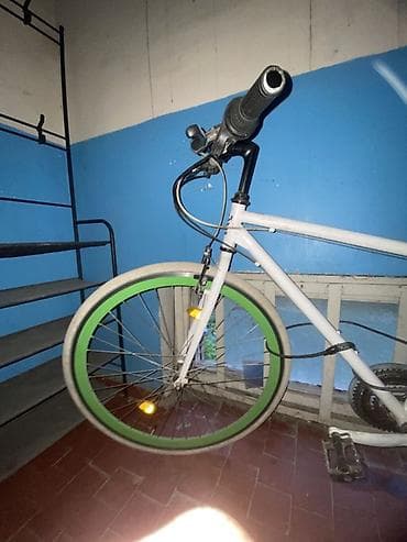 lexus rx400h: Городской велосипед с классической стальной рамой и прямой посадкой — 2