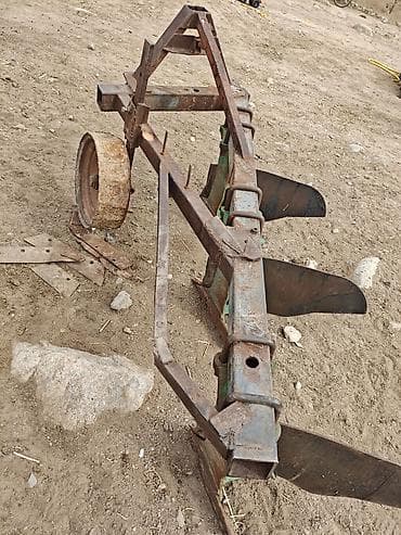 step rf3: Навесной плуг для трактора - Конструкция: трехкорпусный отвалочный — 2