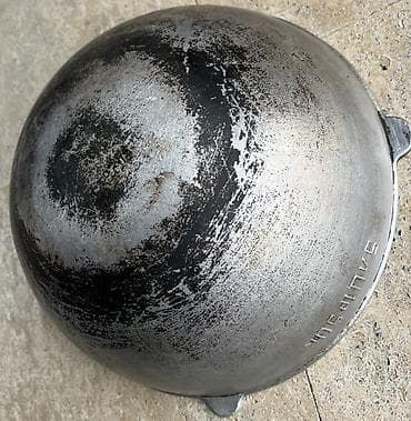 кастрюля алюминиевая 40 л: Советский казан (таз/чугунок формы «сферический»), литой. На 5л. Цена — 3