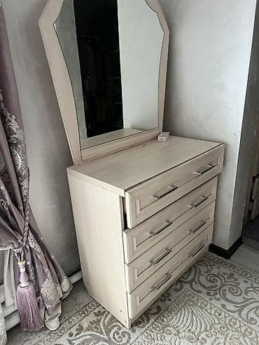 Кийим үчүн комоддор: Кийим үчүн комод, Күзгүсү менен, ЛДСП, түсү - Кызгылт — 1