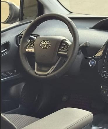 outback 2017: Toyota Prius: 2016 г., Гибрид, Хэтчбэк — 6