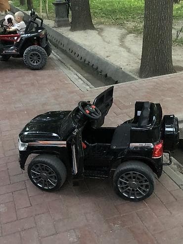 Детский транспорт: Детский электромобиль-джип (стилизация под Toyota Land Cruiser) Торг — 1