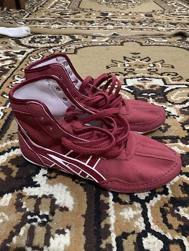 Мужские кроссовки, 39, 39.5, Asics, Новый, цвет - Красный at lalafo.kg Мужские кроссовки, 39, 39.5, Asics, Новый, цвет - Красный