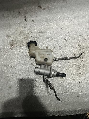 тормозный трубки: Главный тормозной цилиндр в сборе с бачком и датчиком уровня — 1