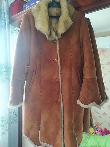 Кофты, свитеры: Продаю очень теплую дублёнку р. 46-50. 1000 сом — 1