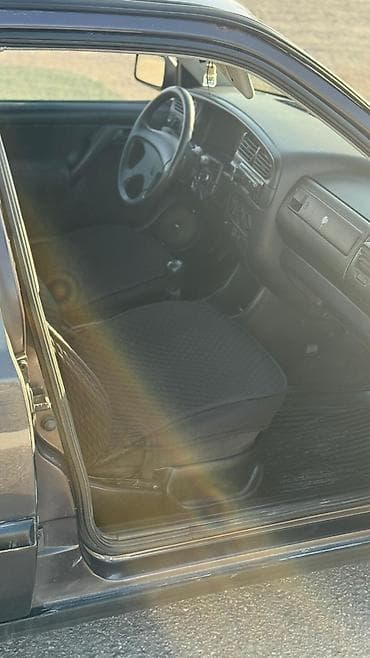 sprinter rex: Volkswagen Vento: 1993 г., 1.8 л, Механика, Бензин, Седан — 7
