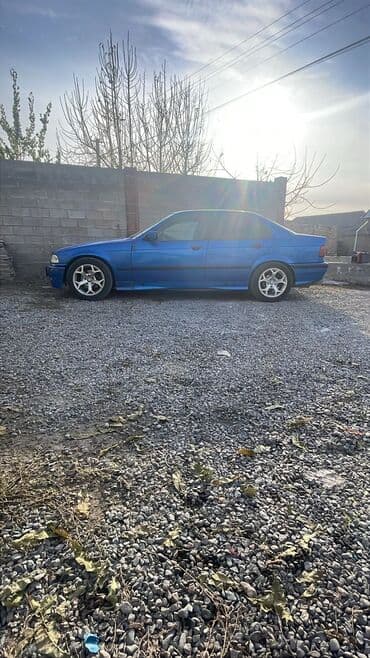 BMW : 1993 г., 2 л, Механика, Бензин, Седан