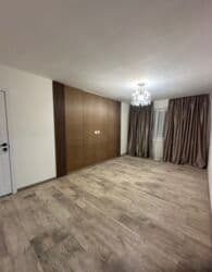 купить 2 х ком квартиру в 7 мкр: 2 комнаты, 46 м², 104 серия, 1 этаж, Евроремонт — 1