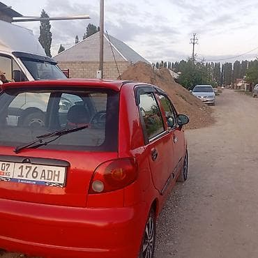детские кресло в машину: Компактный городской хэтчбек, 5 дверей, красный цвет. Практичный и — 5