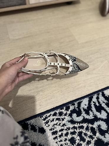 valenti: Туфли-лодочки на высоком каблуке Valentino Rockstud. - Модель — 2