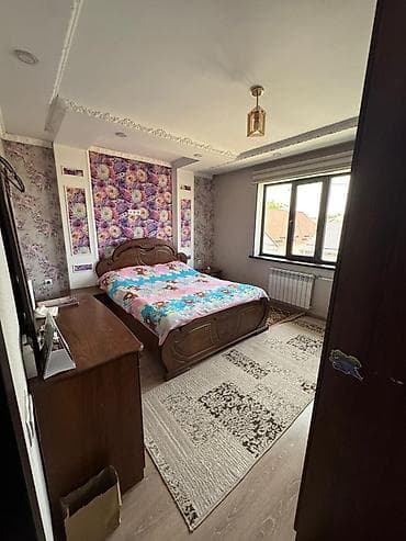 продаю дом ала тоо 1: Продаю дом 3 уровня! Расположен район Пишпек, пересечение — 4