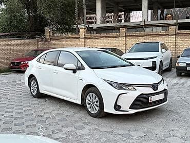Toyota Corolla: 2021 г., 1.8 л, Вариатор, Гибрид, Седан
