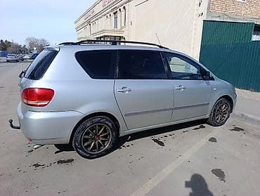 iveco dayli: Toyota Ipsum: 2002 г., Автомат, Бензин, Минивэн — 4