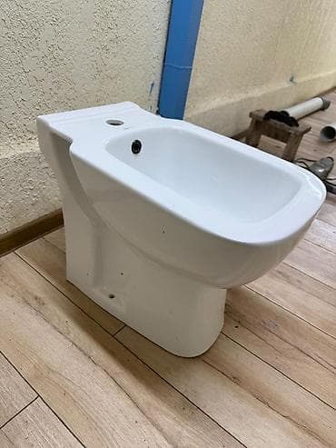 point b: Напольное биде из сантехнического фарфора - Тип установки: напольное — 1