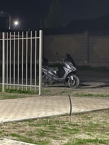 мото эндуро: Скутер-макси 150–200 см³ класса (ориентировочно): городской/туринговый — 2