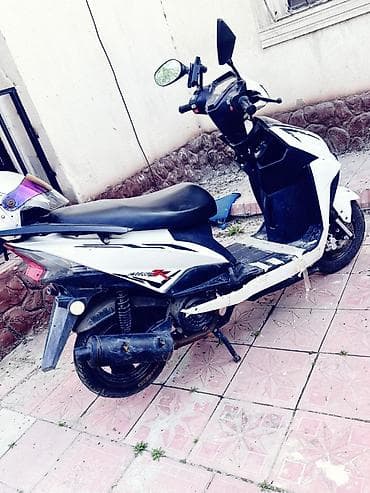 city coco: Скутер 50–125 см³ (вариатор), спортивный дизайн в чёрно‑белой — 3