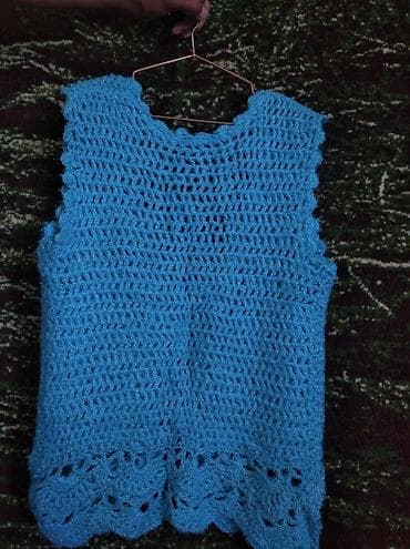 Продаётся вязанная двойка, желтка и юбка. Цвет синий