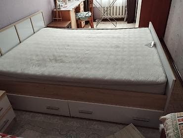 Двуспальная кровать, Б/у, С ящиком для хранения, длина - 200 см