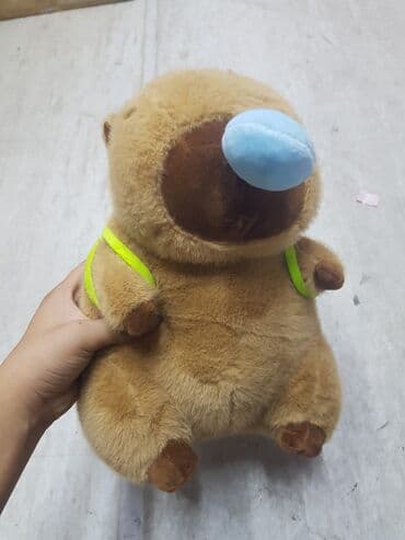 говорящий кактус: Мягкая игрушка — капибара с голубым «пузырём» жвачки. Описание: - — 2