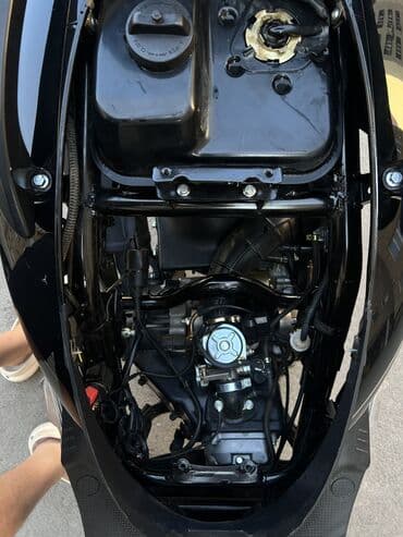 мото кофр: Макси-скутер Yamaha, 180 куб. см, Бензин — 3