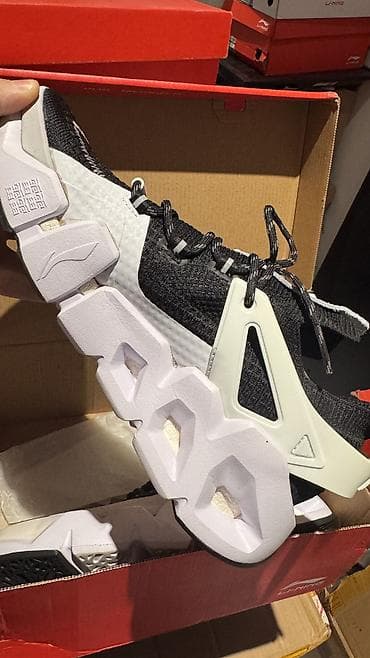 футбольная бутсы: Li Ning — 4