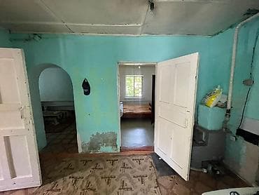 Дома: Продаётся дом с большим двором и хозяйственными постройками. участок — 5