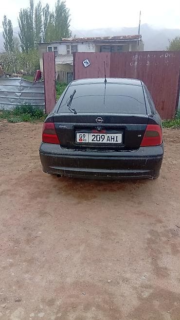 toyota matrix: Opel Vectra: 1999 г., 1.8 л, Механика, Бензин, Лифтбек — 2