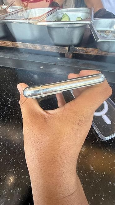mini пк: IPhone 11 Pro, Б/у, 256 ГБ, Серебристый — 5