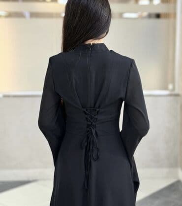 платья: Черное приталенное платье в пол. - Силуэт: приталенный, вытягивает — 3