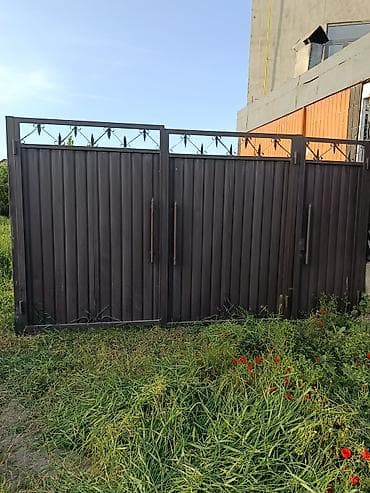 Распашные ворота: Срочно продается металлические ворота с декоративной ковкой - — 2