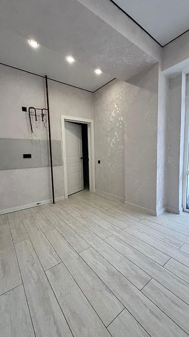 квартира медакадемия: Светлая современная отделка для квартиры/дома: коридор и санузлы под — 6