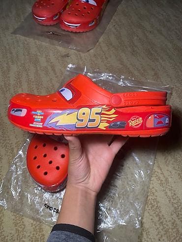 Детская обувь: Детские кроксы Crocs x Disney/Pixar Cars — модель с Молнией Маккуином — 5