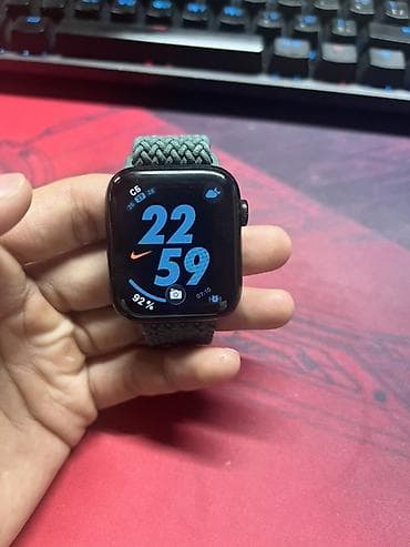 Apple Watch: Умные часы Apple Watch SE2 (серия/размер 44mm) с спортивным — 1