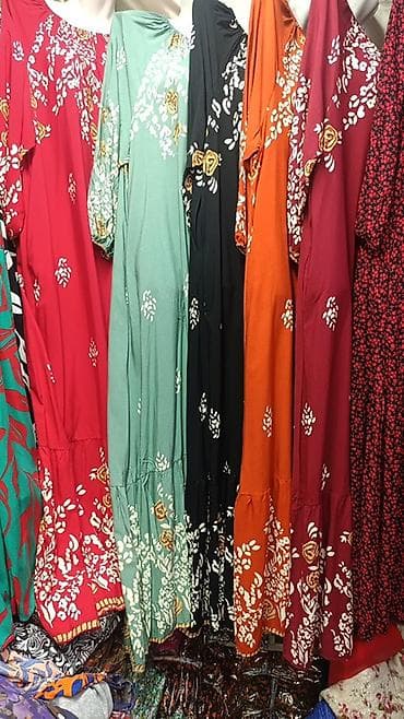 amber elixir: Платье миди/макси свободного кроя с мелким цветочным принтом. Размер — 7