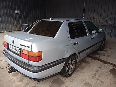 Volkswagen Vento: 1994 г., 2 л, Кол менен иштөөчү, Бензин, Седан — 3