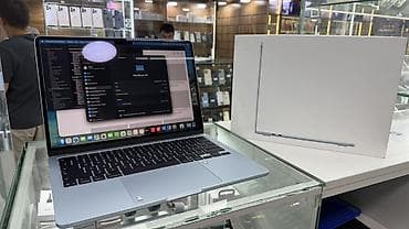 iphone 13mini: MacBook Air 13.6" (цвет: Starlight/голубой,) M5 chip 16/512 Процент — 1