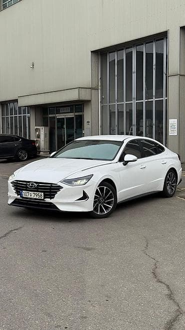golf 2: Hyundai Sonata: 2022 г., 2 л, Автомат, Газ, Лифтбек — 1