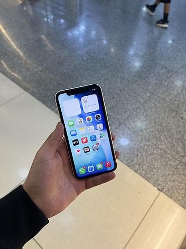 a 12: **iPhone 11, 64 ГБ, белый** Продаётся iPhone 11 в белом цвете. На — 3