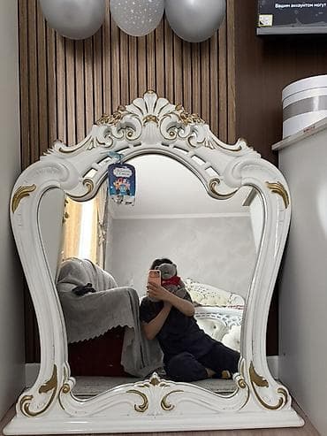 Зеркала: Зеркало в классическом стиле. - Материал рамы: массив/МДФ с глянцевым — 1